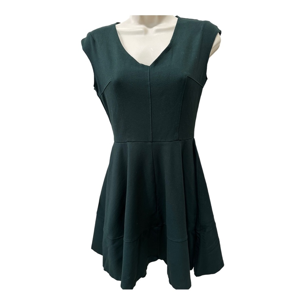 ⭐️BAR III - CASUAL A-LINE FIT AND FLARE GREEN V-NECK DRESS - Size M 👗⭐️